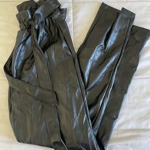 Nordstrom’s faux leather ruffle skinny pants 🦁